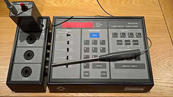 The SAM4 connected to the VELA PLUS with a temperature sensor module and probe